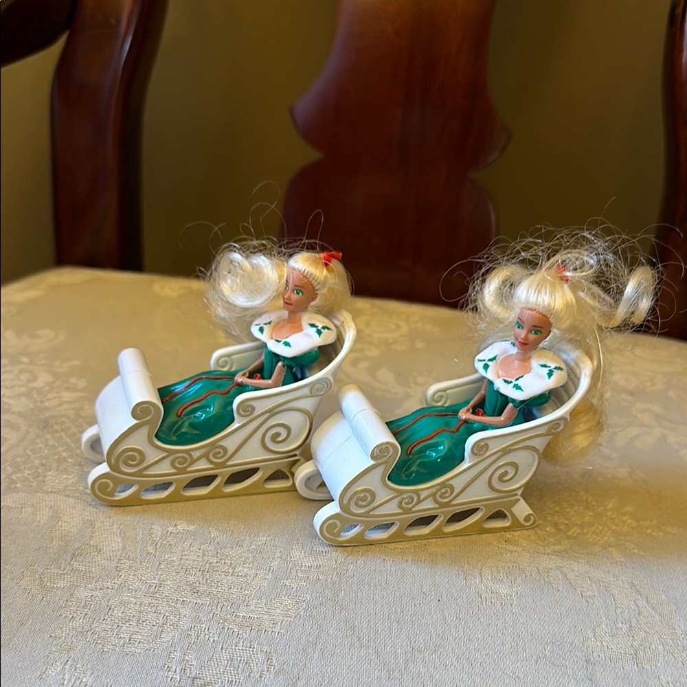 Mattel Christmas Barbie in sleigh retro 1995 McDonald’s toy, set of 2